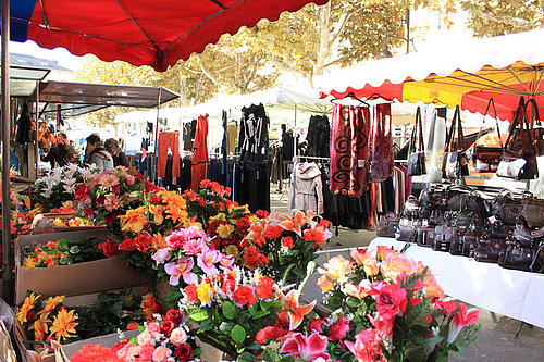 Tous les mercredis : de 7 h à 17 h (18 h en été) , esplanade Robert-Badinter et place Bugeaud marché textile, bazar